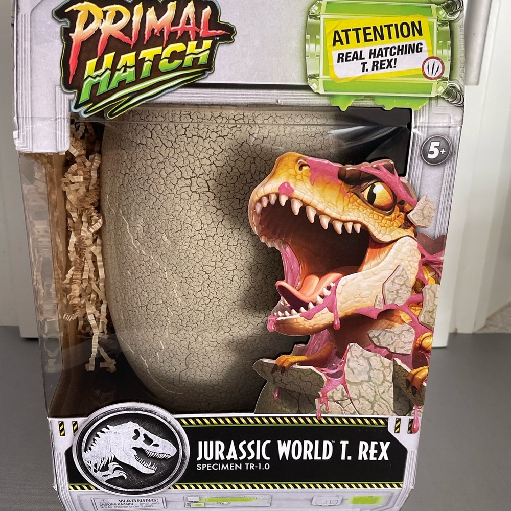 Jurassic World Primal Hatch T. Rex Tyrannosaurus Rex Dinosaur Baby Egg Toy NIB